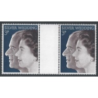 1972 Royal Silver Wedding 3p (Jumelle). Gutter pair