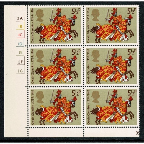 1974 Medieval Warriors 5½p. Cyl. 3A 1B 1C 1D 2E 2F 1G no dot block of six. SG 959