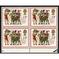 1978 Christmas 13p. Listed variety "missing part magenta garter" SG Spec. W402b